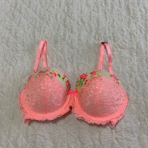 Victoria’s Secret Dream Angles Lined Demi, 32D.
